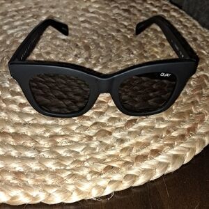 Quay black matte after hours style